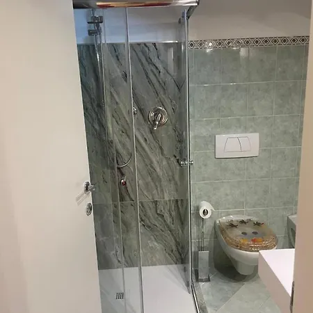 Indipendenza 58 Πανσιόν 4*